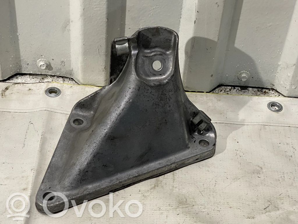 BMW 5 E60 E61 Engine mounting bracket 