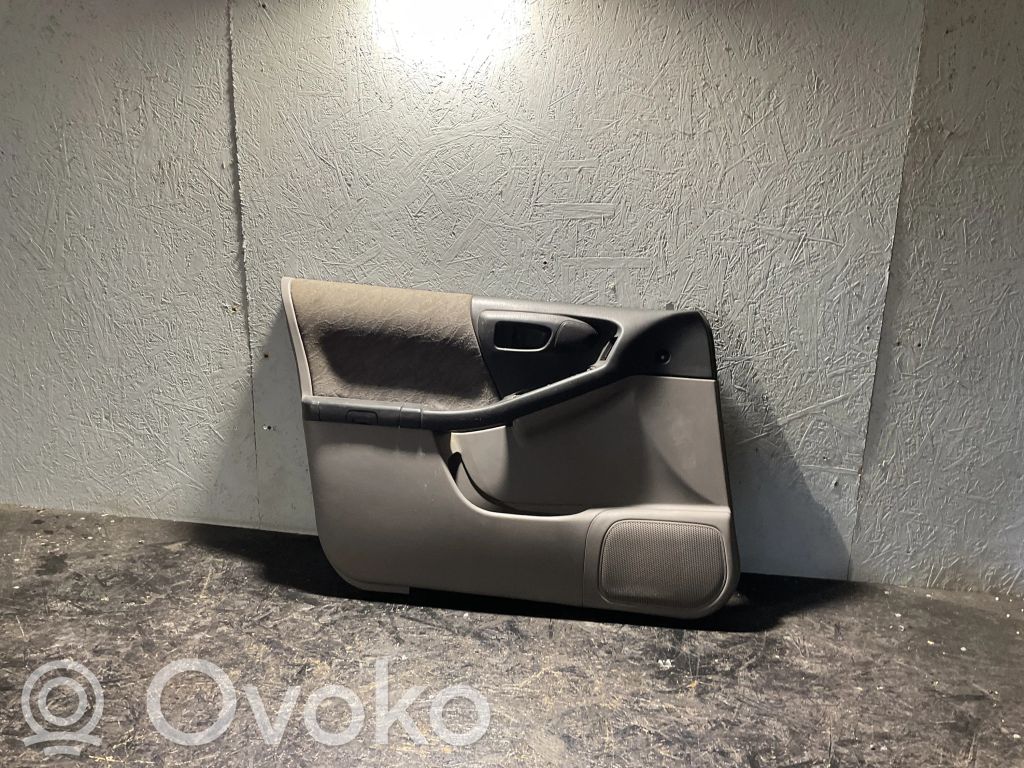 Subaru Forester SF Revestimiento de puerta delantera 