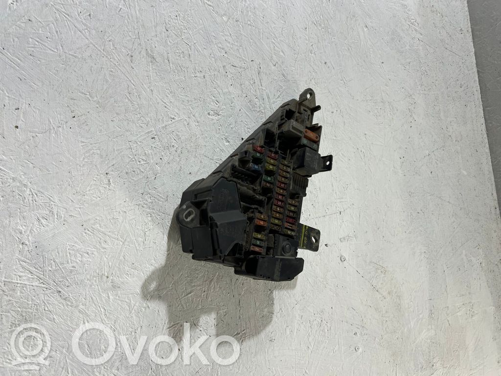 BMW 5 E60 E61 Fuse module 