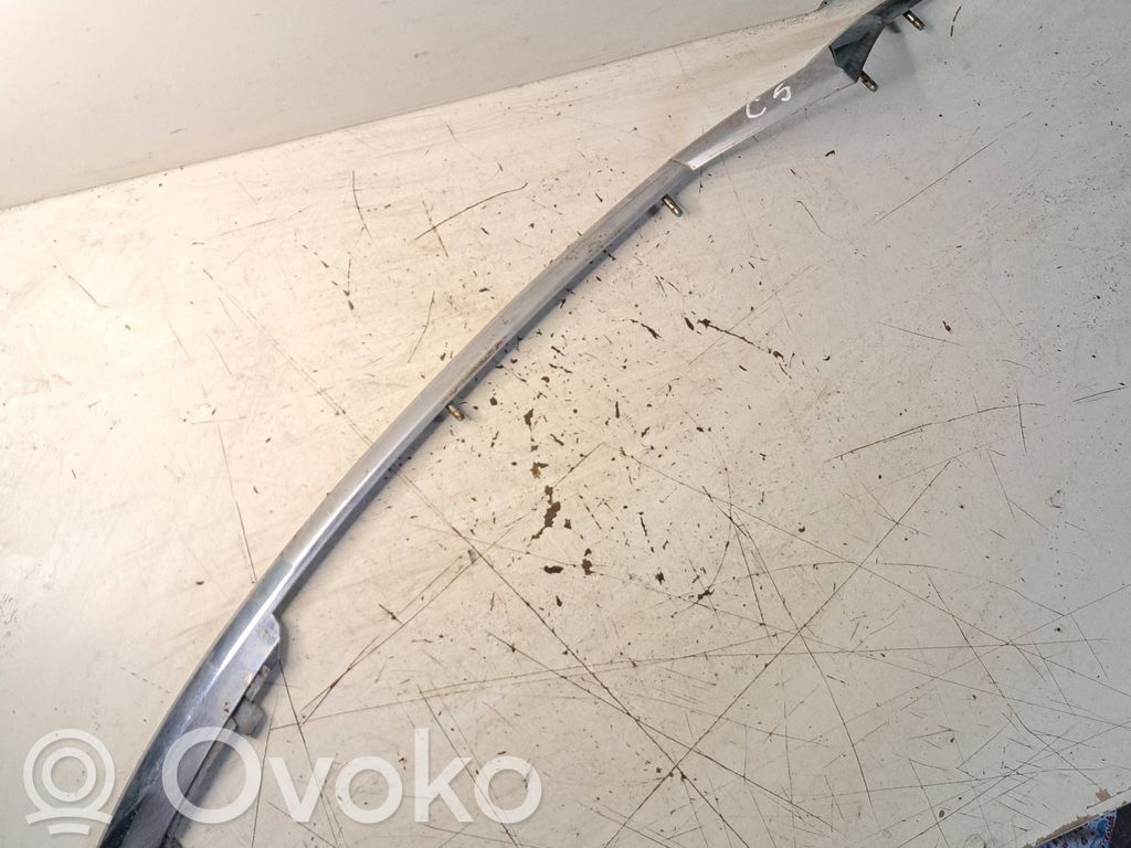 Front grill   2001579