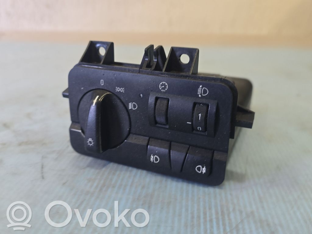 Light switch   086480061,0145432,6907947