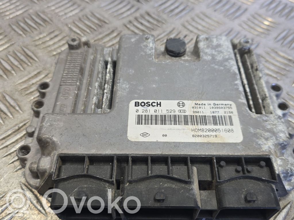 Opel Vivaro Engine control unit/module 