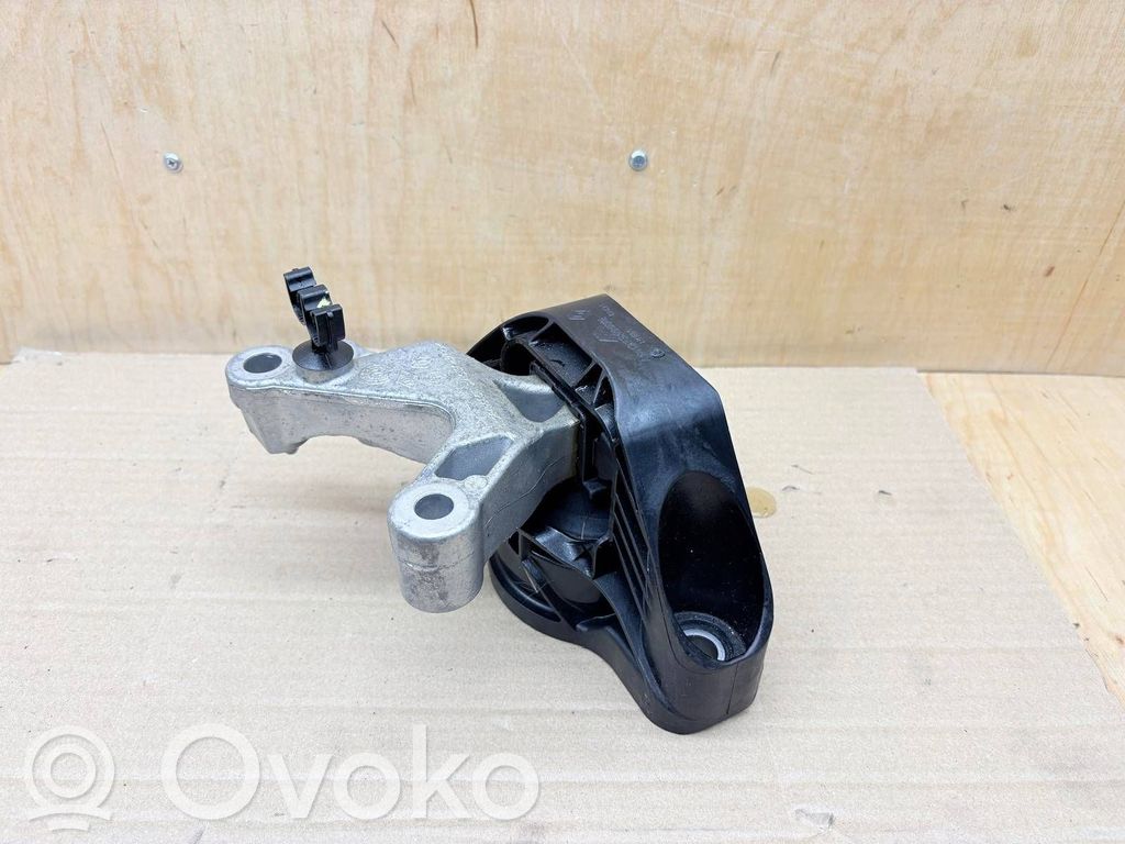 Renault Captur Engine mount bracket 