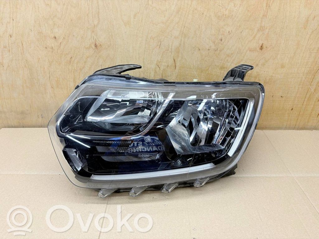 Dacia Duster II Lampa przednia 