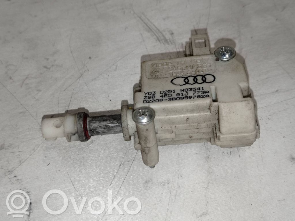 Audi A8 S8 D3 4E Motor de la tapa sellante del depósito de combustible 