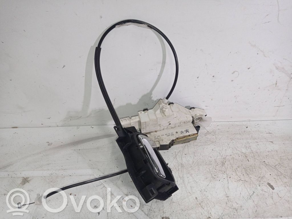 Peugeot 407 Priekšpusē slēdzene 