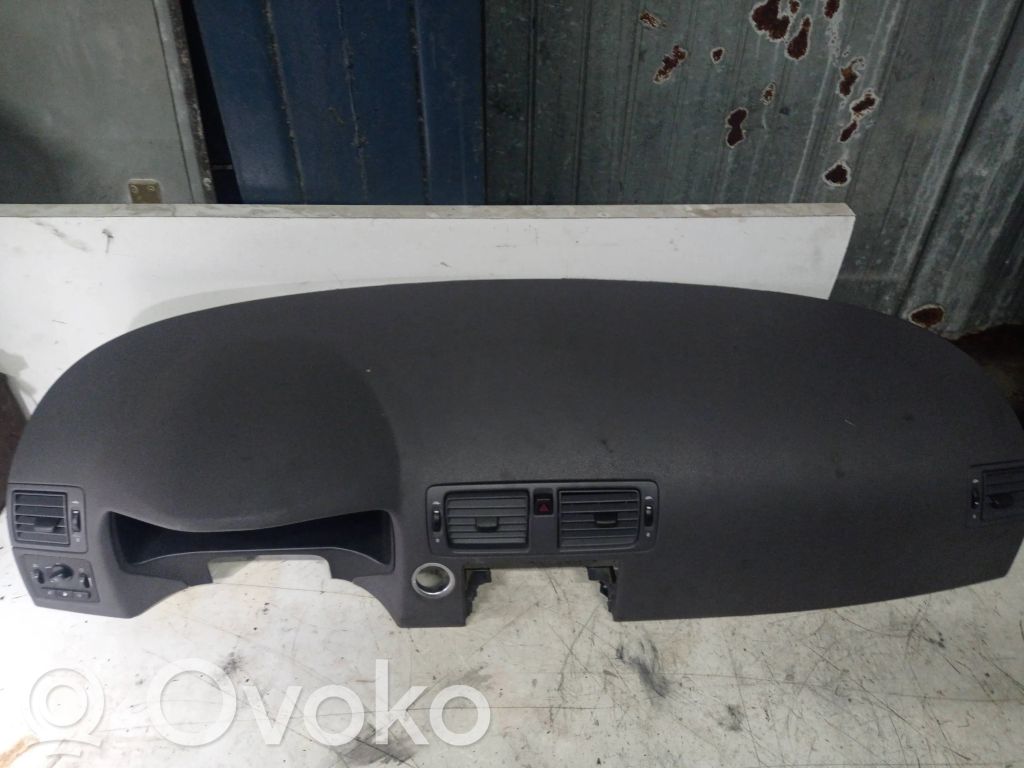 Volvo V50 Panelis 