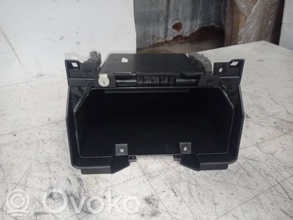 Volvo V50 Glove box 