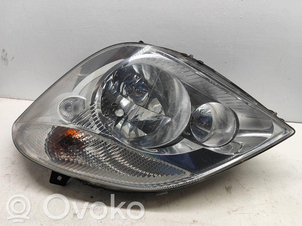 Mercedes-Benz Sprinter W906 Lampa przednia 