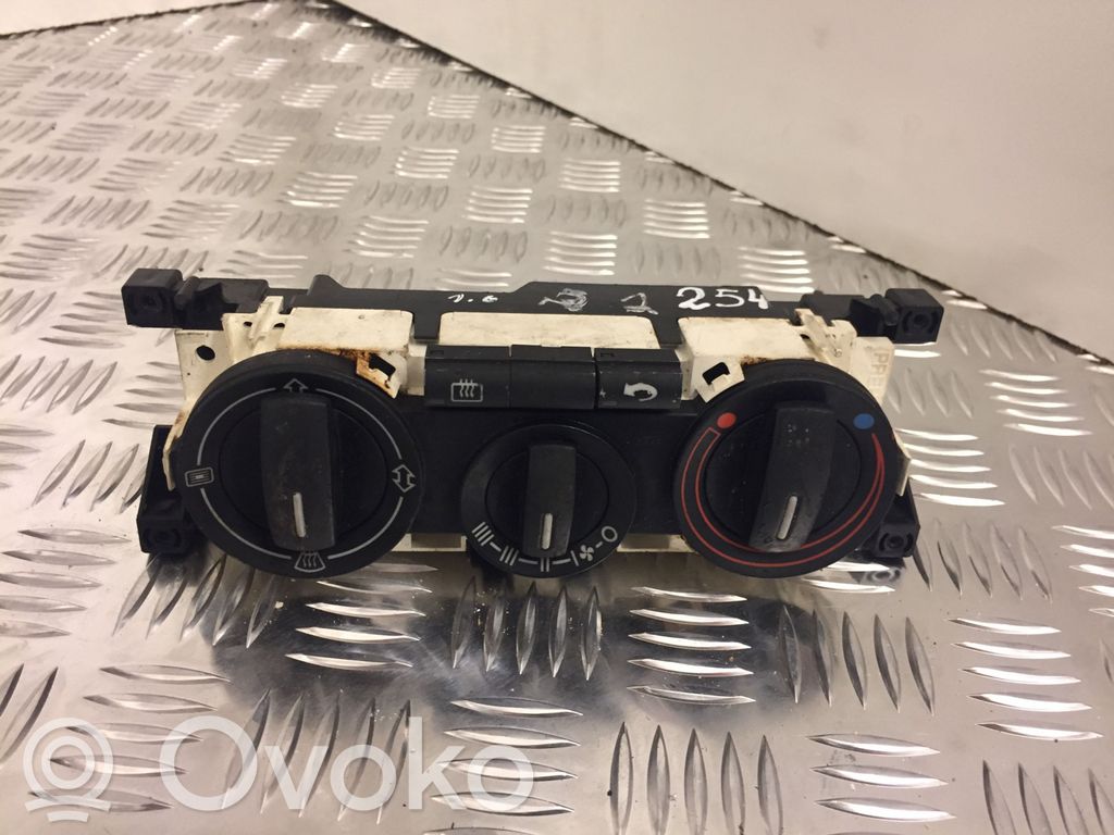 Audi A2 Climate control unit 