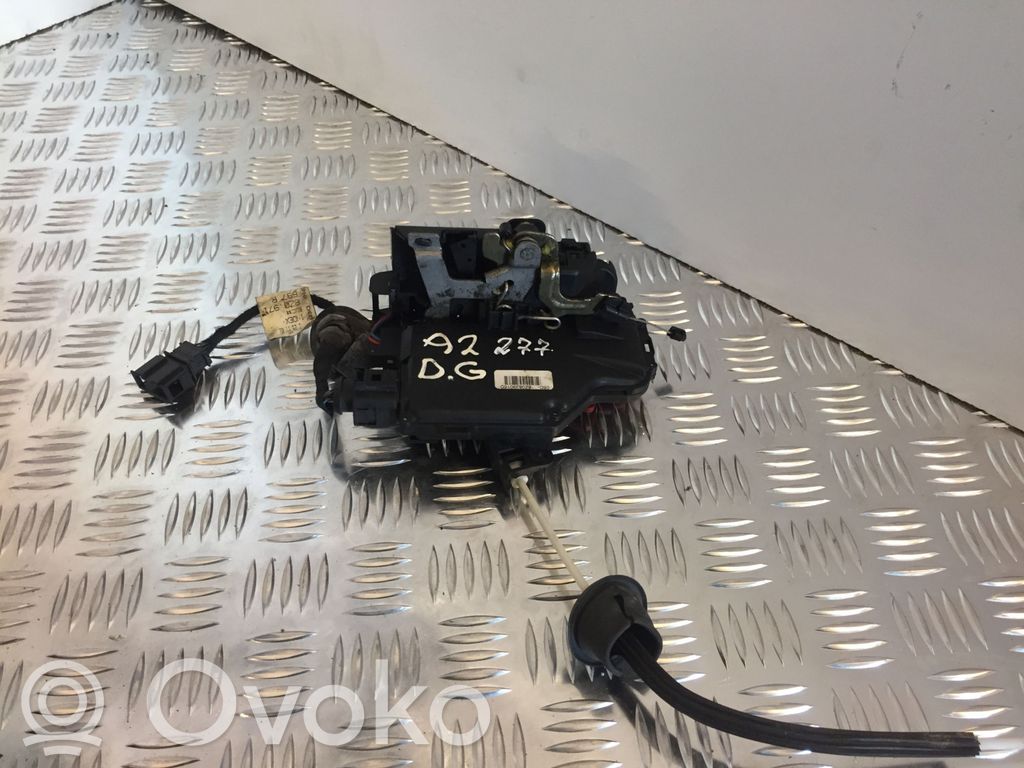 Audi A2 Aizmugurē slēdzene 