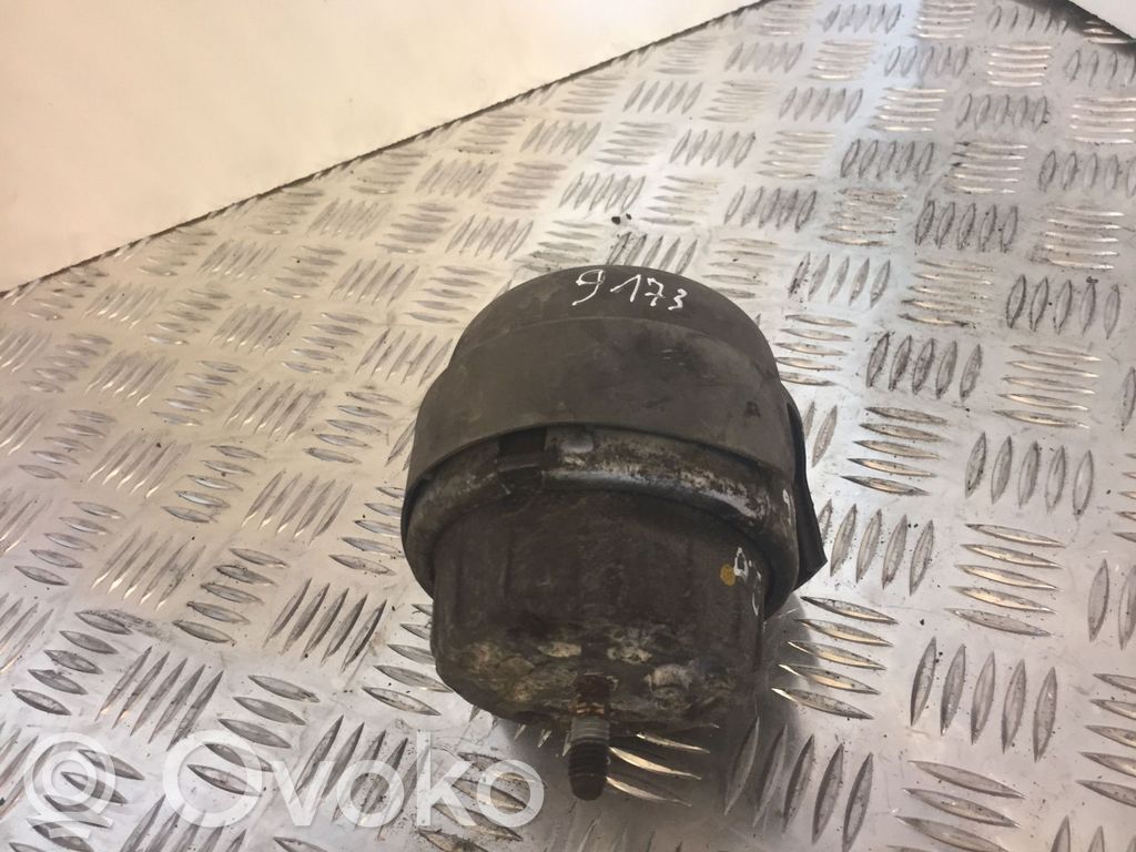 Audi A6 S6 C6 4F Variklio pagalvė 