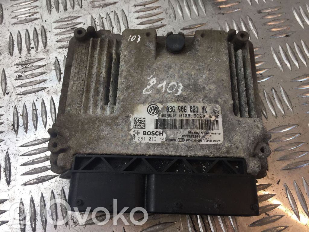 Volkswagen PASSAT B6 Variklio valdymo blokas 