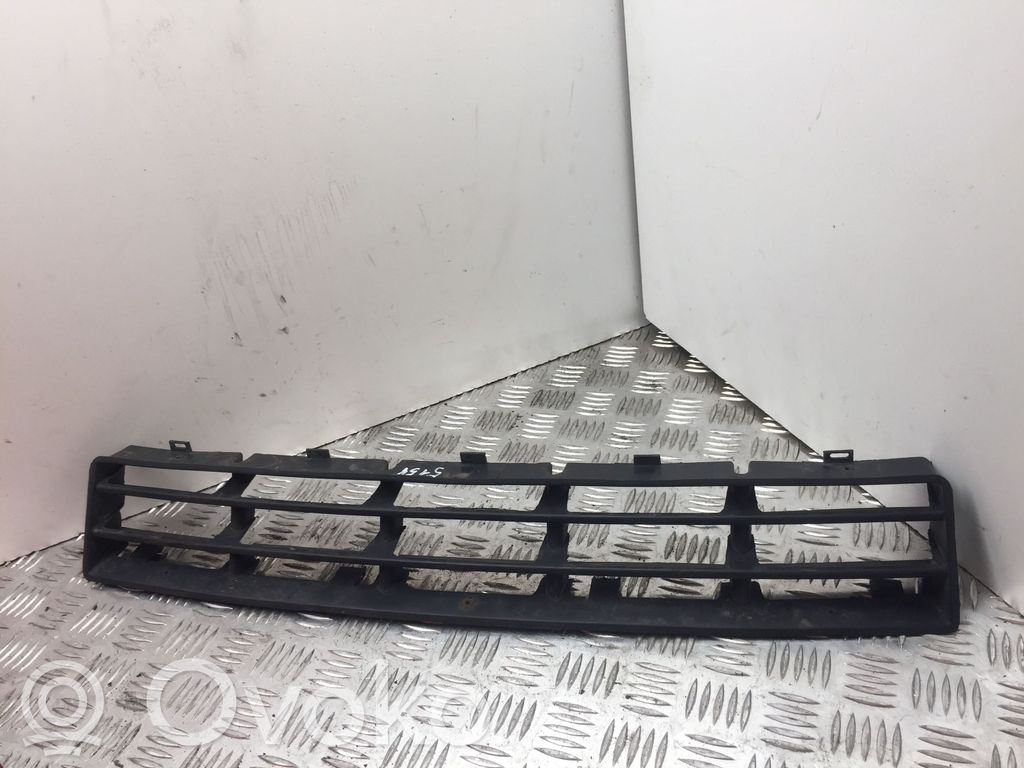 Volkswagen Golf IV Front bumper lower grill 