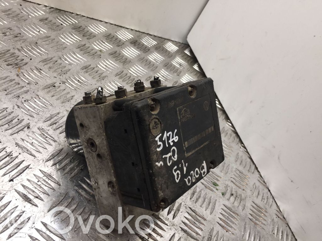 Volkswagen Golf IV Bomba de ABS 