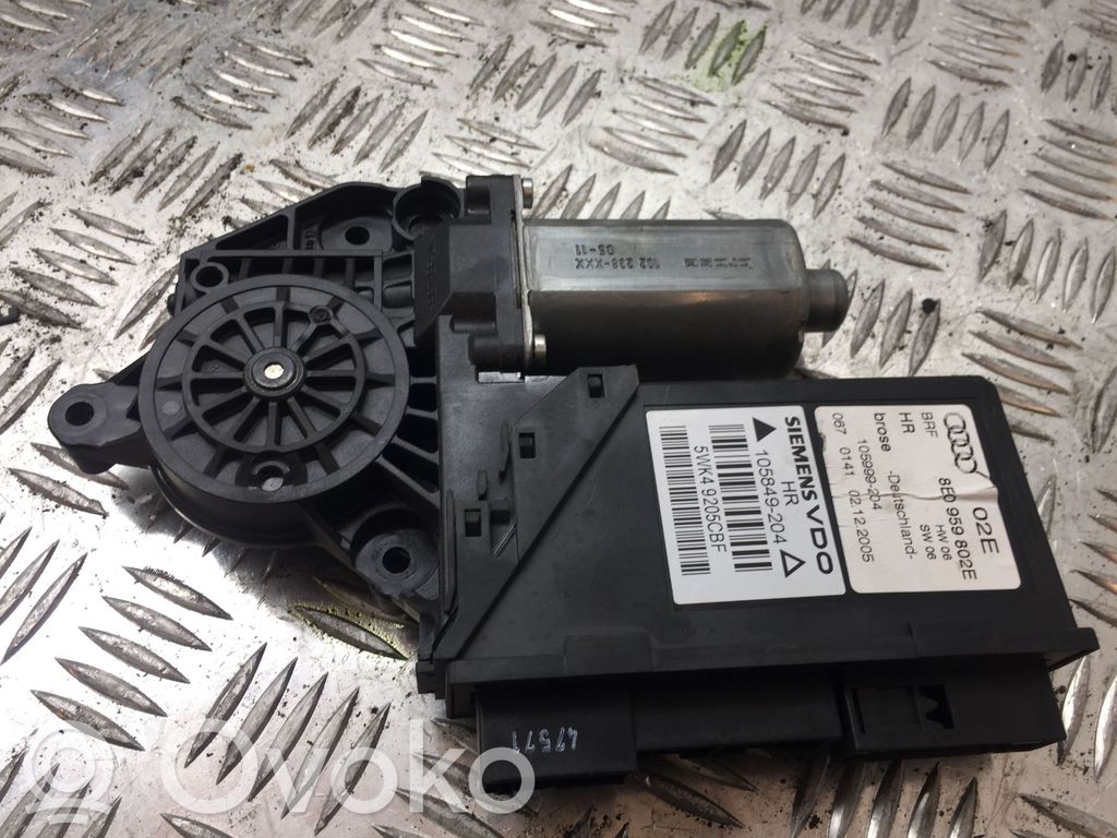 Audi A4 S4 B7 8E 8H Silnik regulatora szyby drzwi przednich 