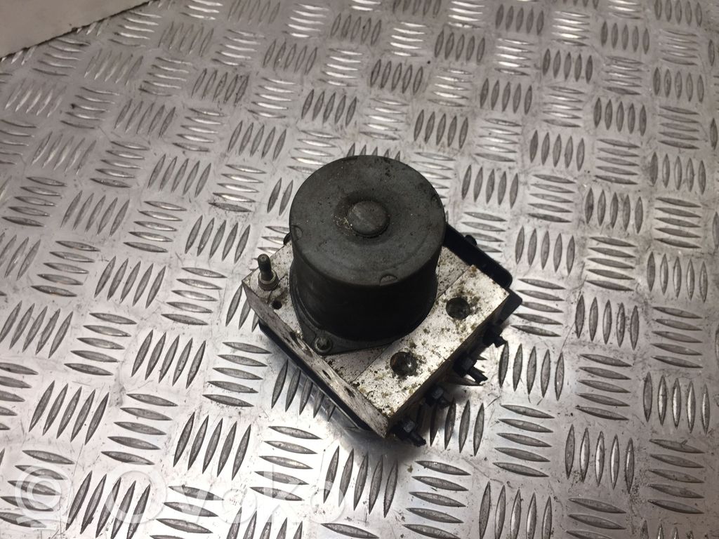 Audi A4 S4 B7 8E 8H ABS-pumppu 