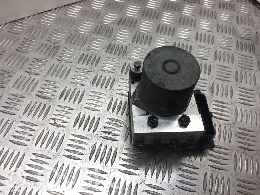 Audi A4 S4 B7 8E 8H ABS-pumppu 