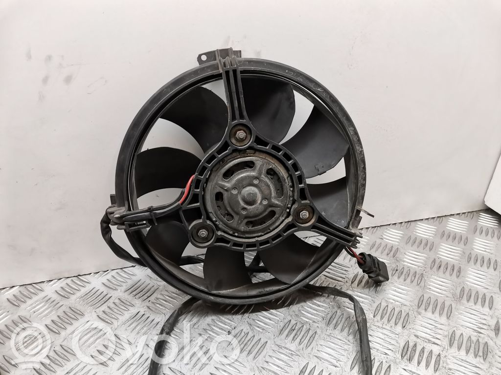 Volkswagen PASSAT B5.5 Elektryczny wentylator chłodnicy 