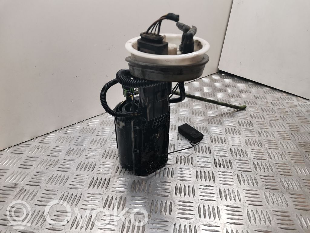 Audi A4 S4 B7 8E 8H Bomba interna de combustible 