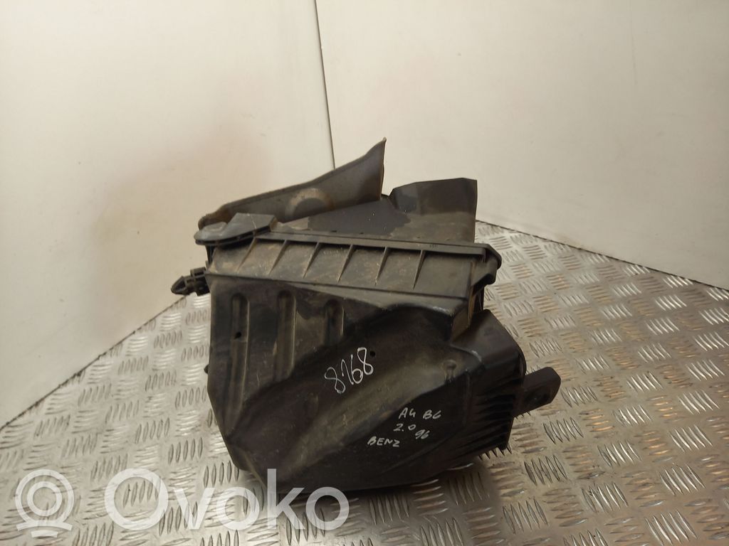 Audi A4 S4 B6 8E 8H Obudowa filtra powietrza 
