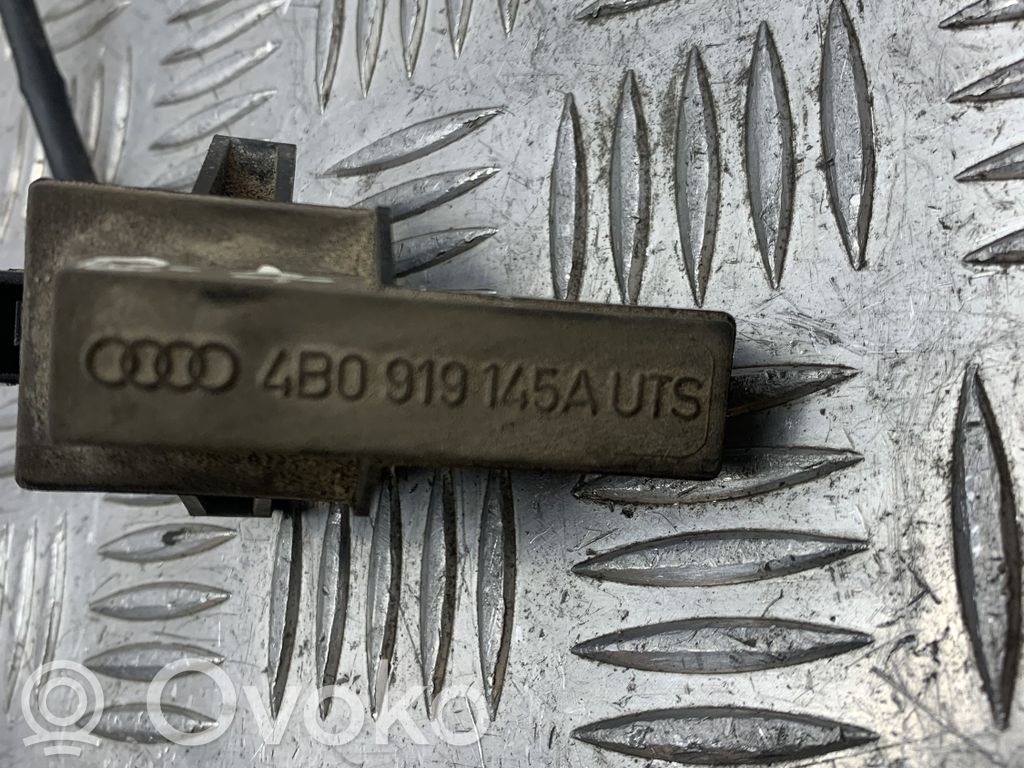 Audi A4 S4 B7 8E 8H Aerial antenna amplifier 