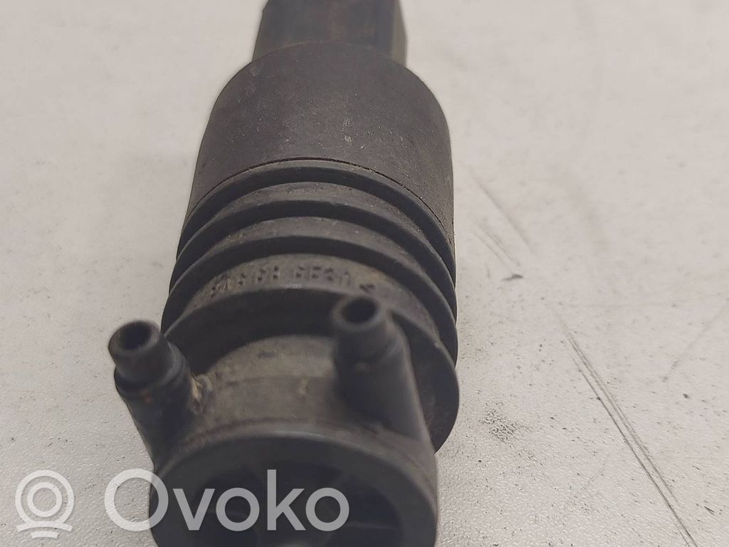 Volkswagen PASSAT B5.5 Pompa spryskiwacza szyby przedniej / czołowej 