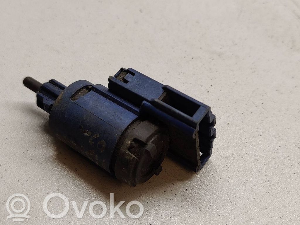 Volkswagen PASSAT B5.5 Brake pedal sensor switch 