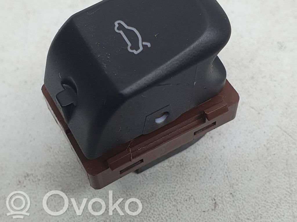 Audi A4 S4 B8 8K Tailgate opening switch 