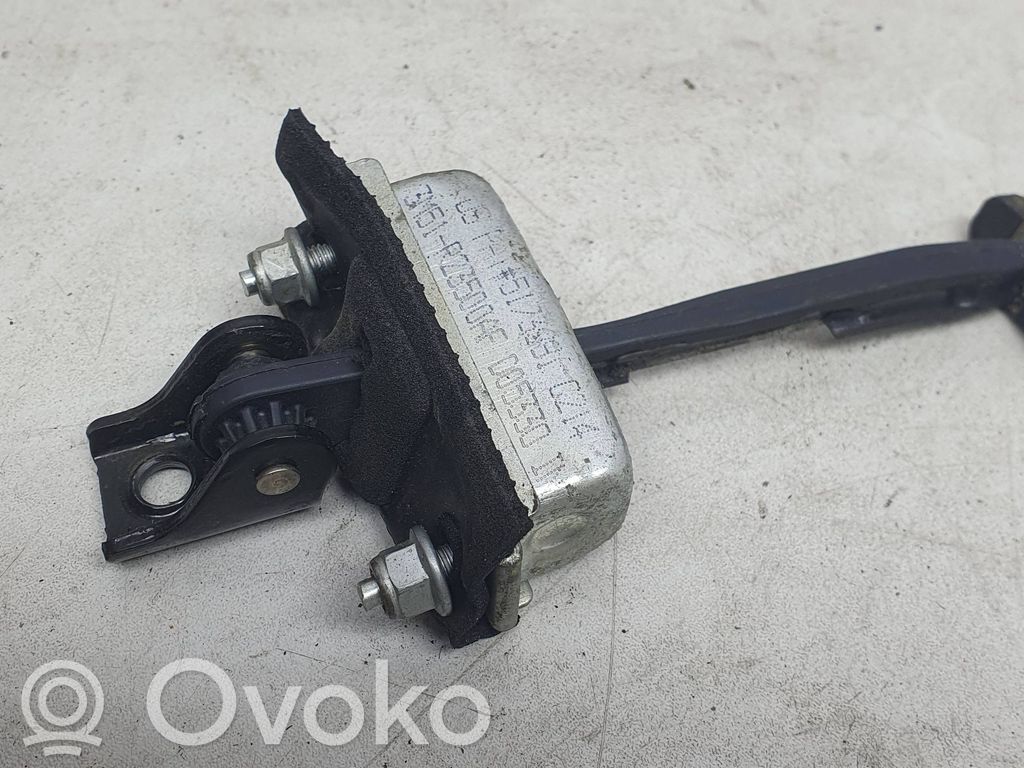 Ford Focus C-MAX Etuoven pidätin 