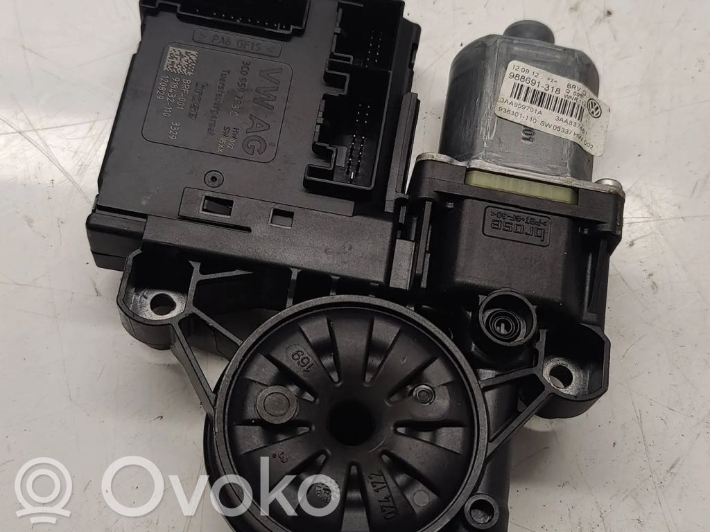 Volkswagen PASSAT B7 Silnik regulatora szyby drzwi przednich 
