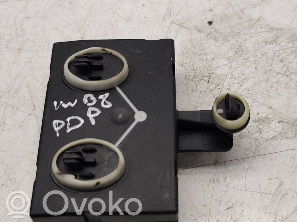 Volkswagen PASSAT B8 Door control unit/module 