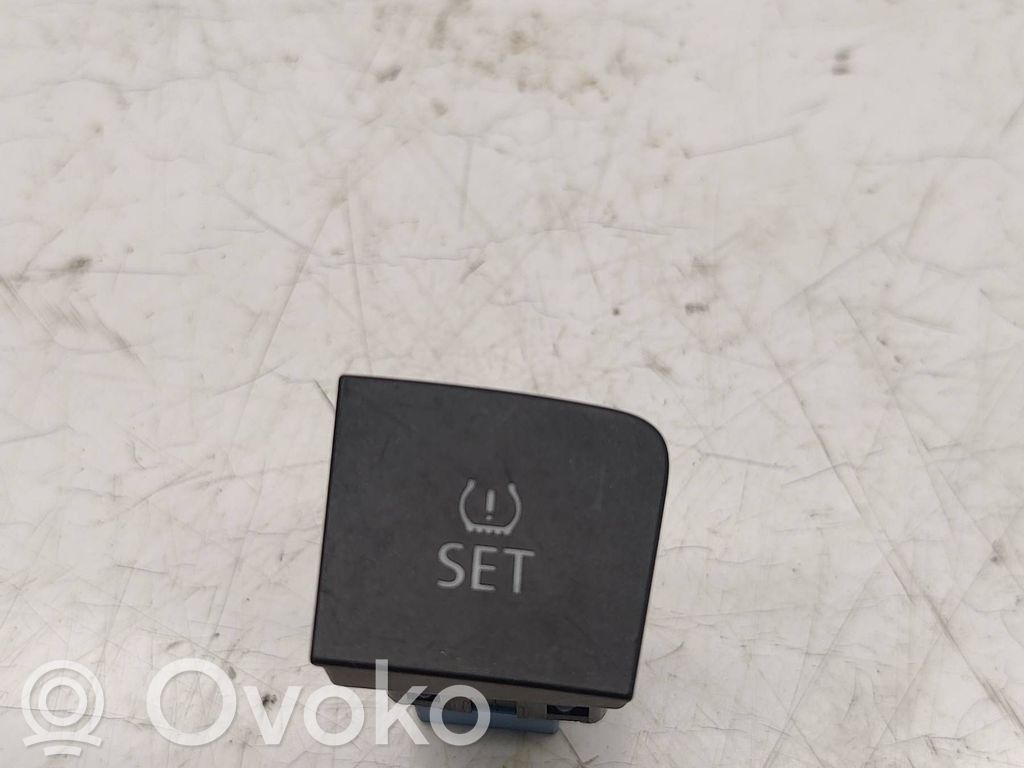 Volkswagen PASSAT B6 TPMS reset button 