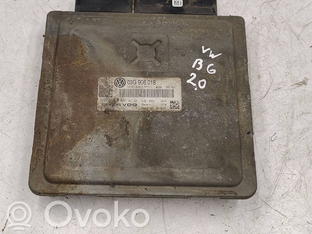 Volkswagen PASSAT B6 Engine control unit/module 
