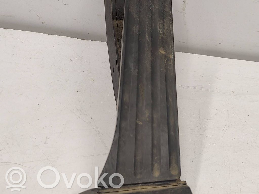 Accelerator throttle pedal   6766930