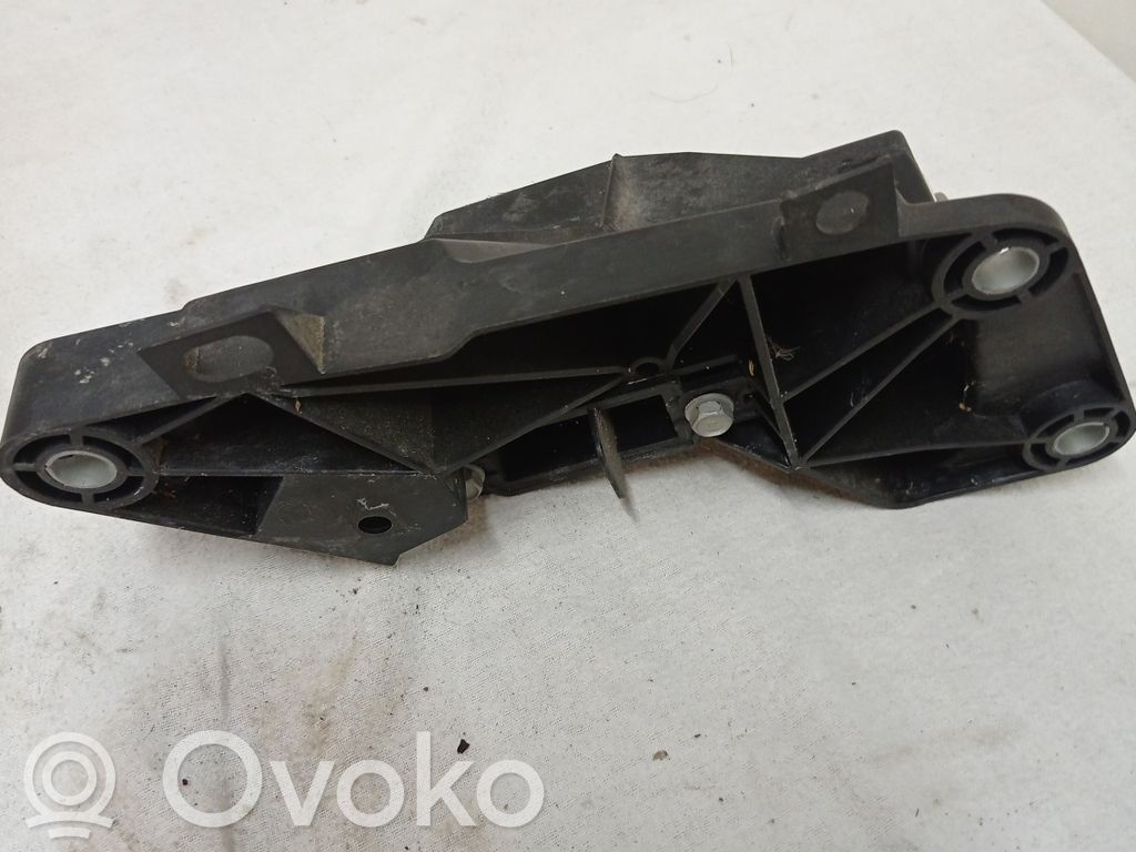 Chrysler Pacifica Radiator mount bracket 