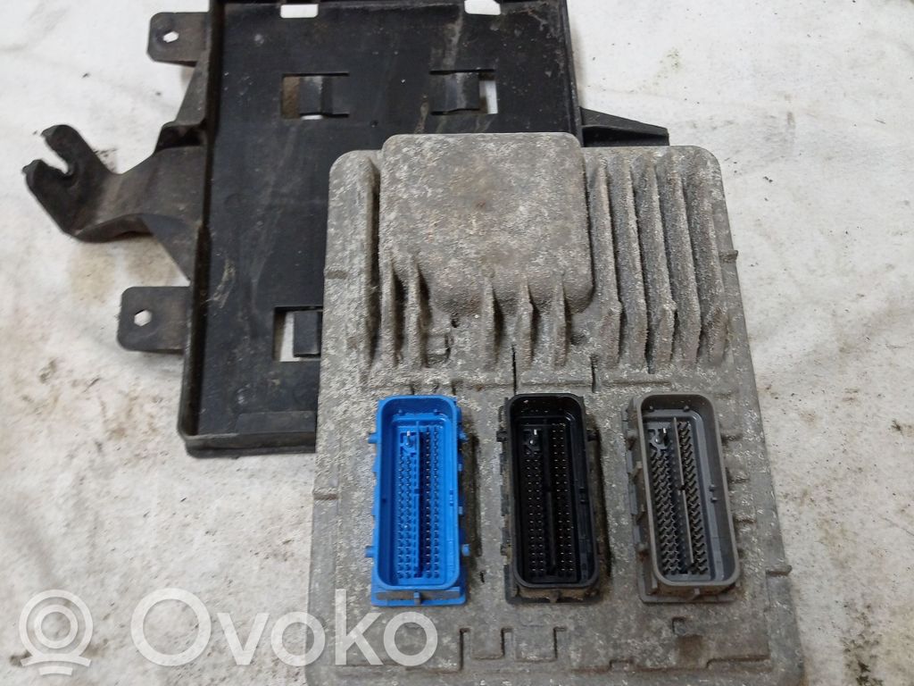 Chevrolet Volt II Variklio valdymo blokas 