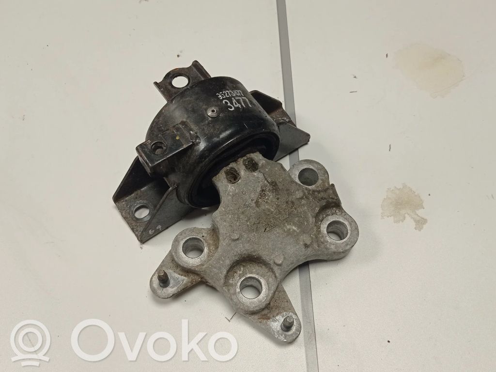 Buick Encore I Engine mount bracket 