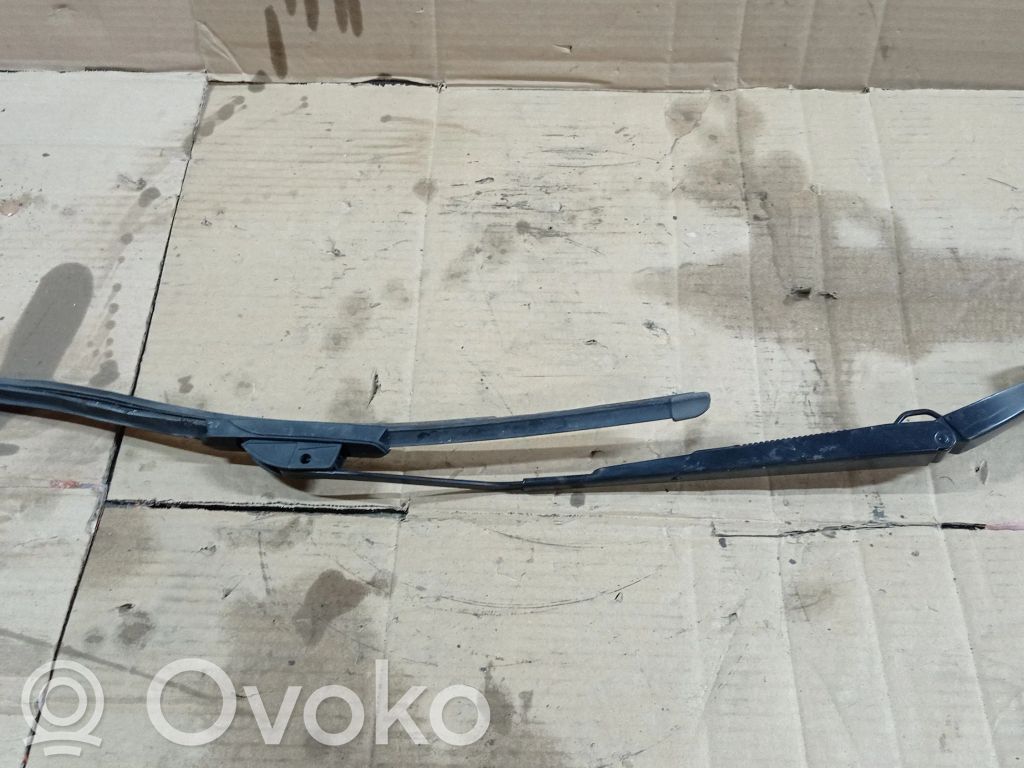 Chevrolet Camaro Priekinio stiklo valytuvų kojelė 