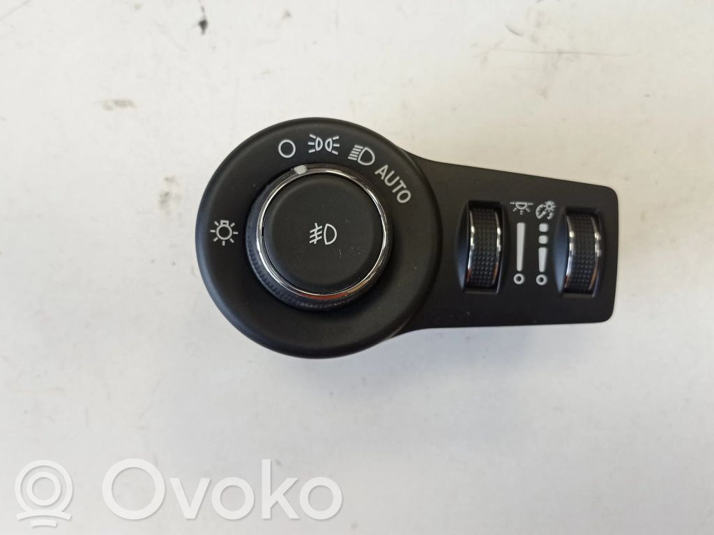 Chrysler Pacifica Light switch 