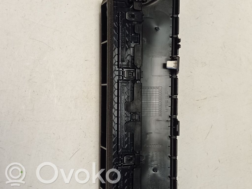 Tesla Model Y Dysze / Kratki nawiewu deski rozdzielczej 