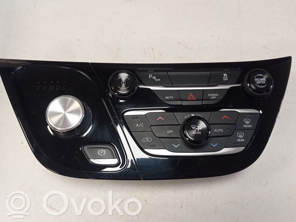 Chrysler Pacifica Climate control unit 