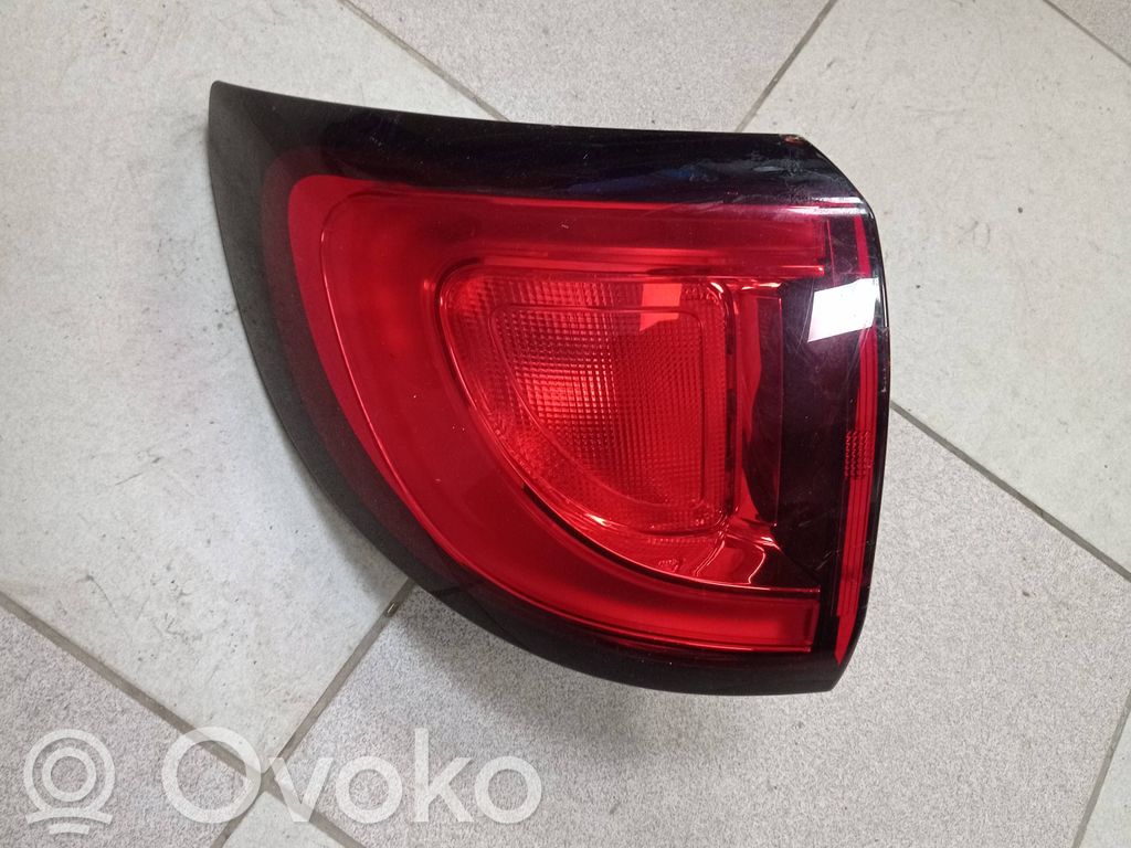 Chrysler Pacifica Lampy tylnej klapy bagażnika 