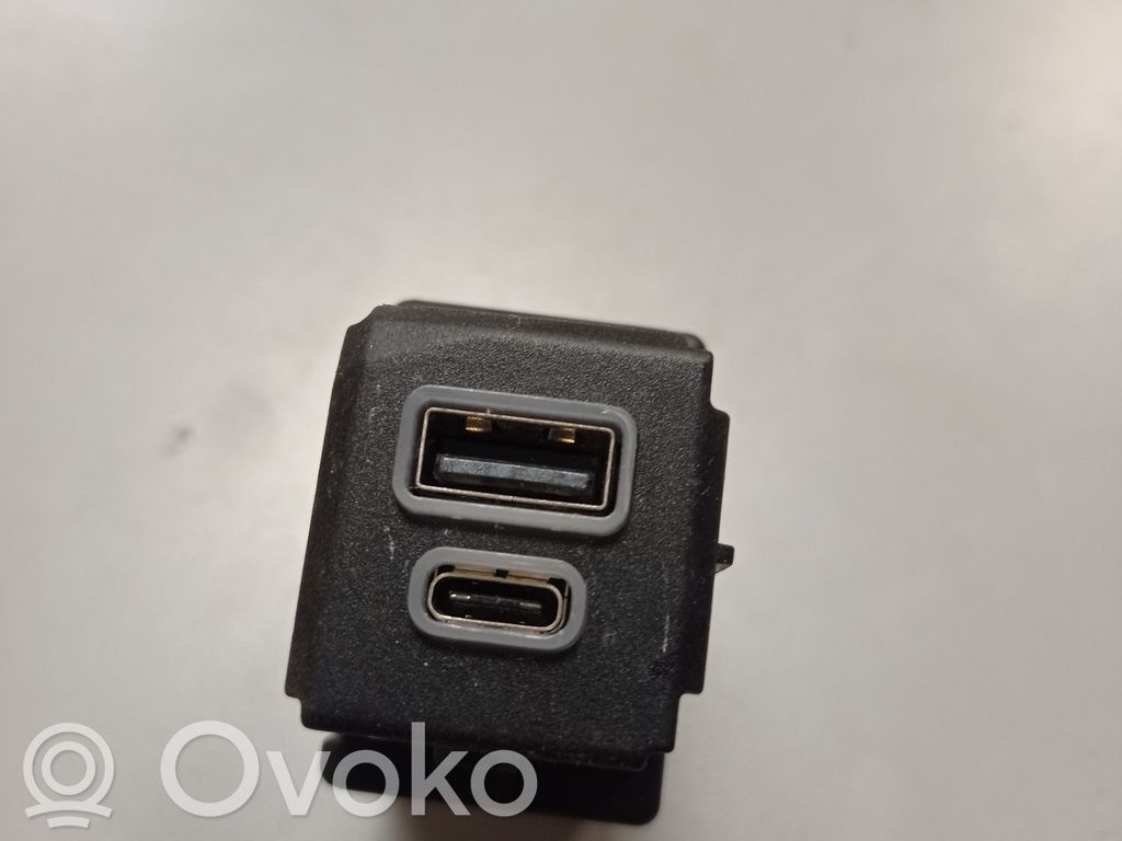 Chrysler Pacifica Gniazdo / Złącze USB 