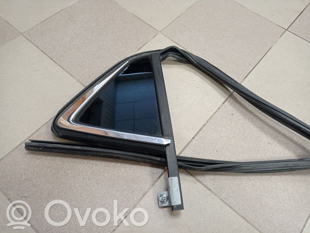 Buick Encore I Ventanilla de ventilación de la puerta trasera 