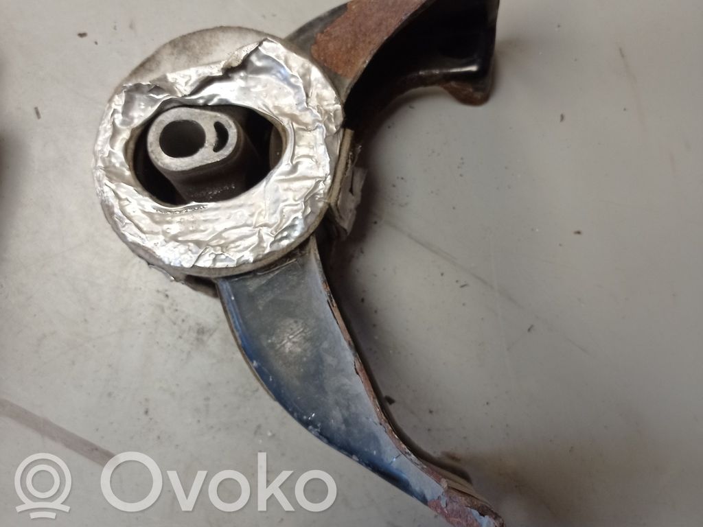 Chrysler Town & Country V Engine mount bracket 