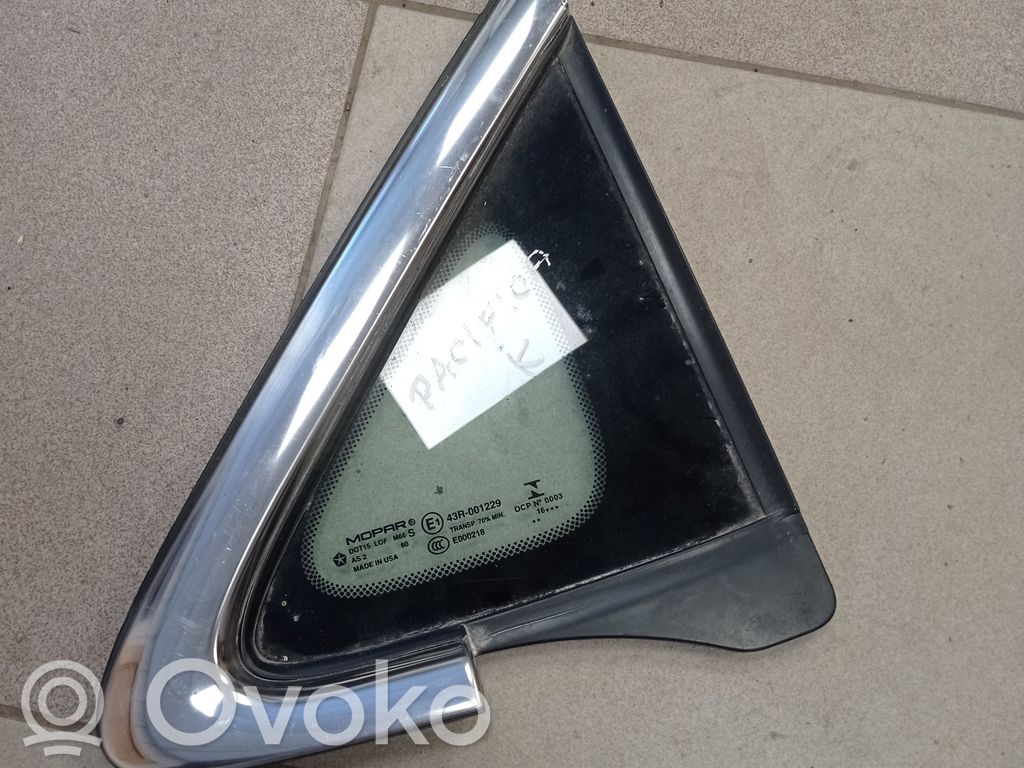 Chrysler Pacifica Front triangle window/glass 