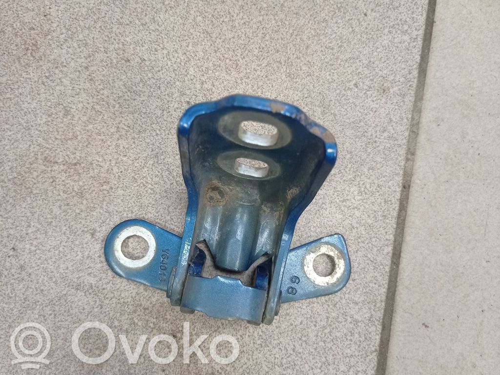 Front door upper hinge   80066P,A84216B,Y64016