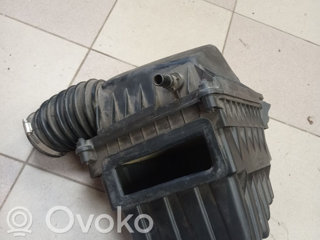 Chrysler Pacifica Air filter box 