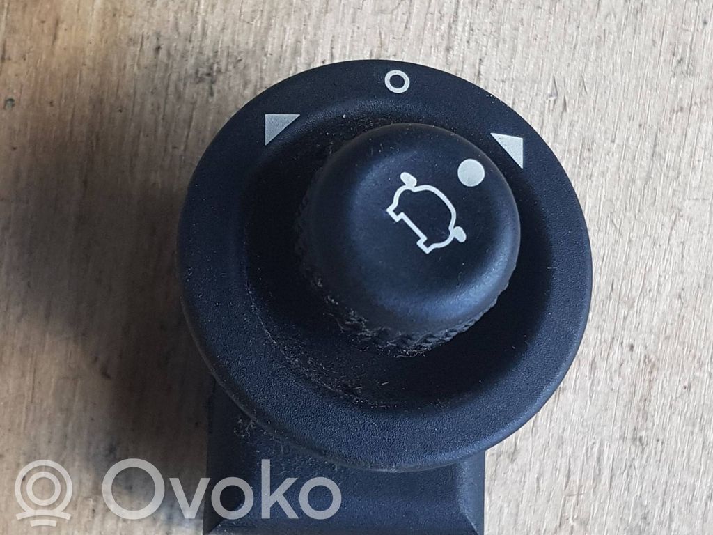 Wing mirror switch   93BG17B676BB,K808X